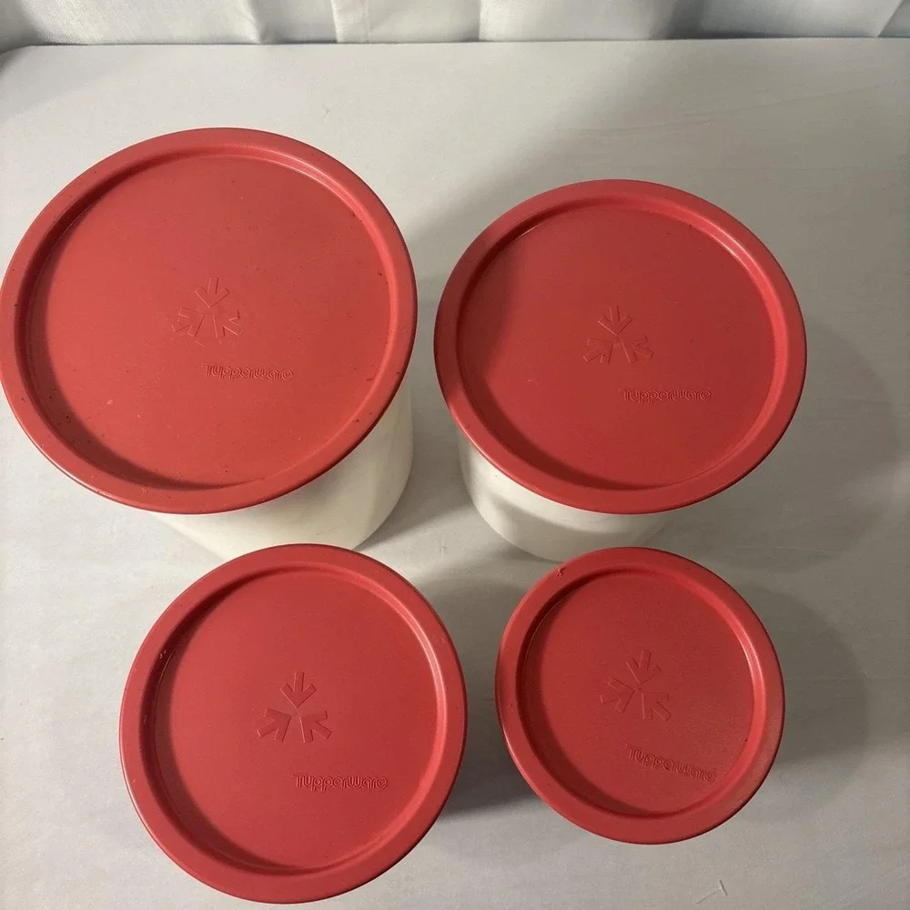 Tupperware vintage one